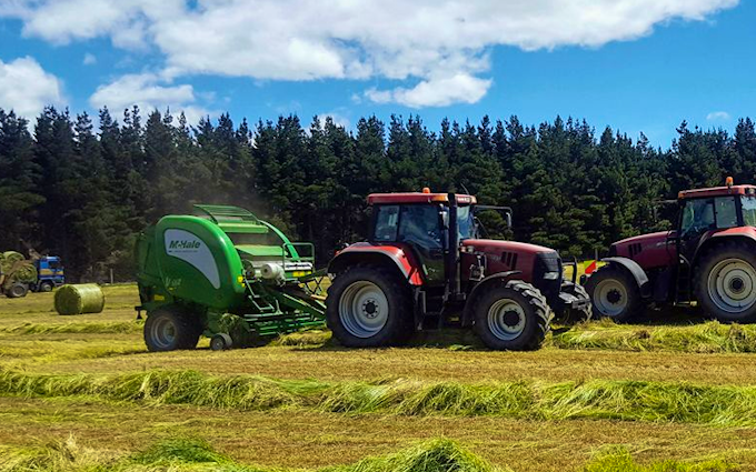 Searle contracting ltd  with Round baler at Hororata