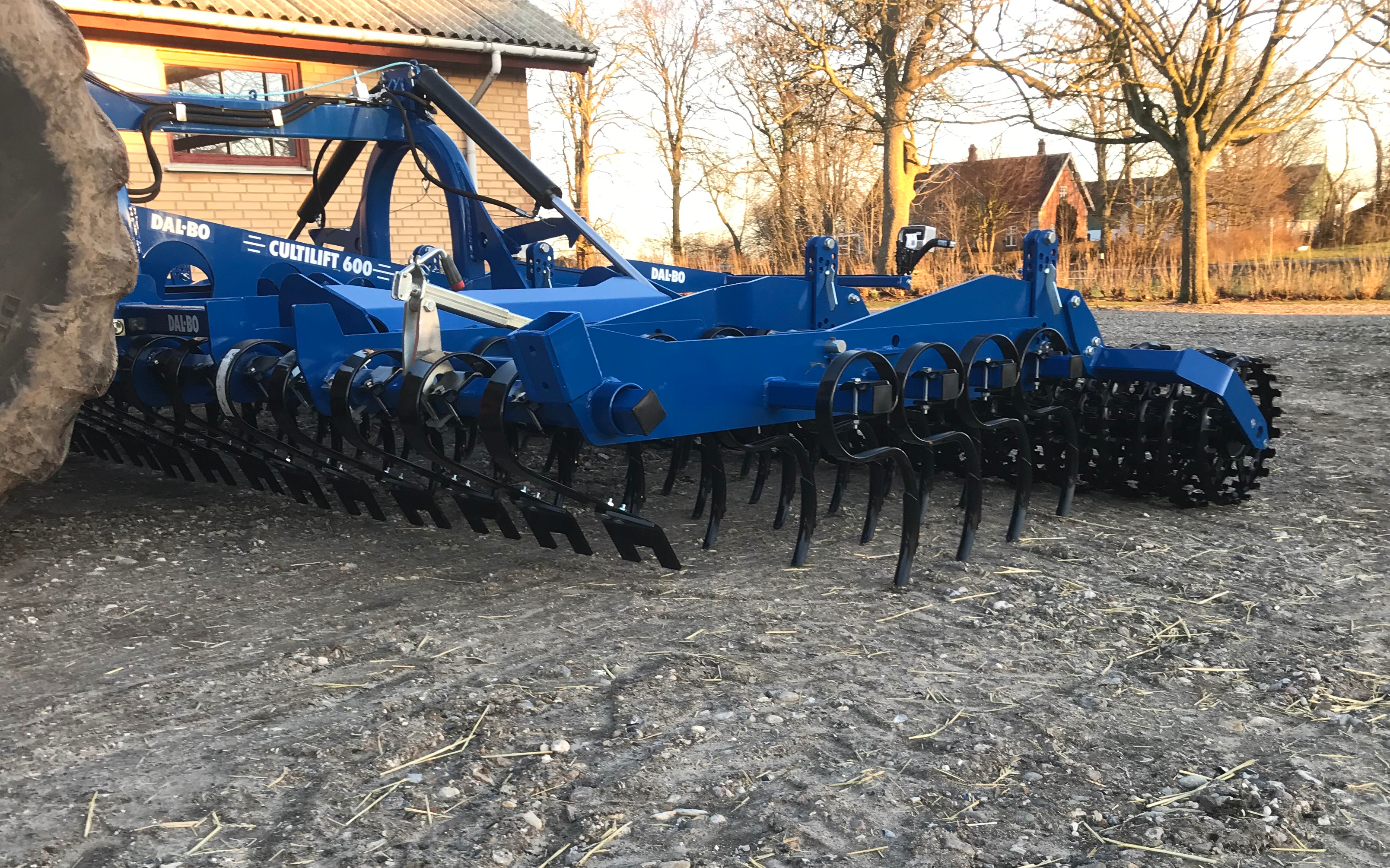 Tylsbjerggaard markservice v. ib arpe med Præcisionsharve ved Ringsted