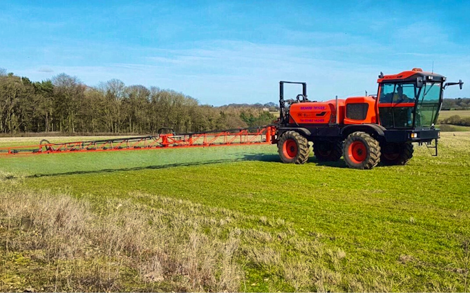 Richard taylor travel  with Self-propelled sprayer at Saint Ippolyts