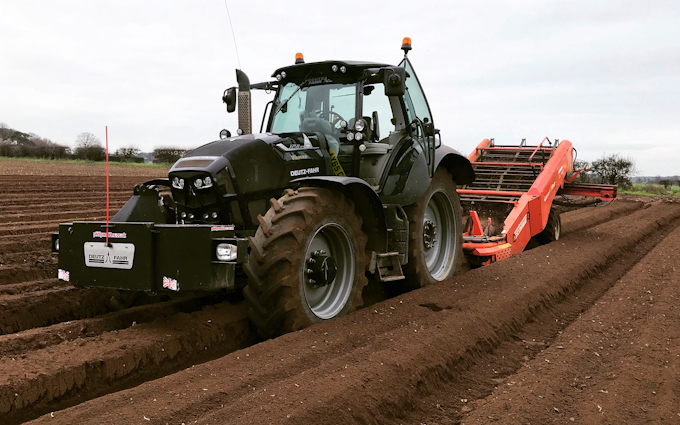 Sizeland pigs ltd with Tractor 201-300 hp at Lakenheath