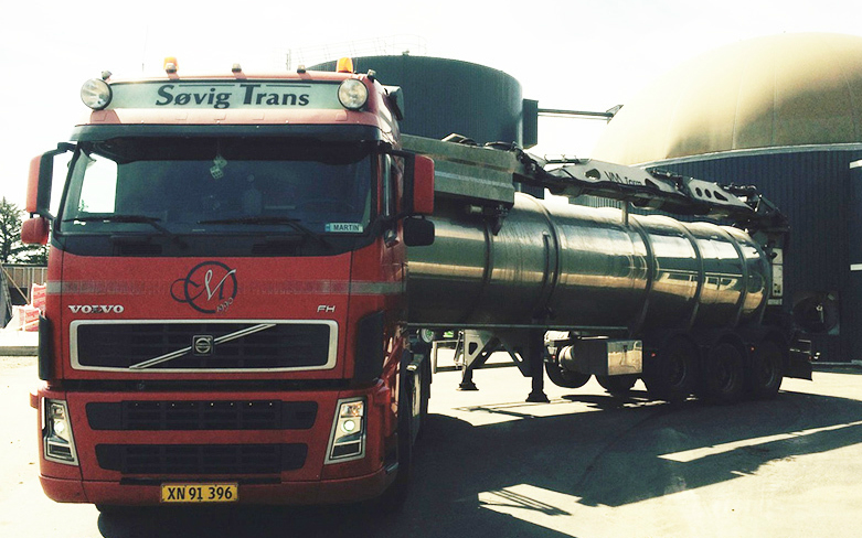 Søvig trans aps med Trailer ved Janderup Vestj