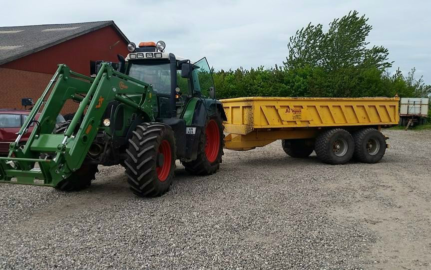 Sp maskinudlejning med Traktor med frontlæsser ved Viborg