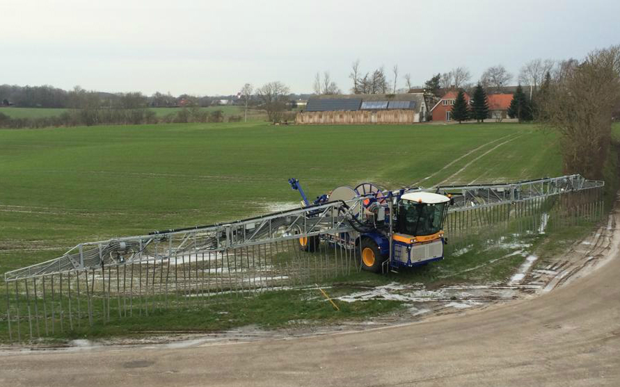 Errested maskinstation a/s med Gylleudlægger med slangebom ved Haderslev