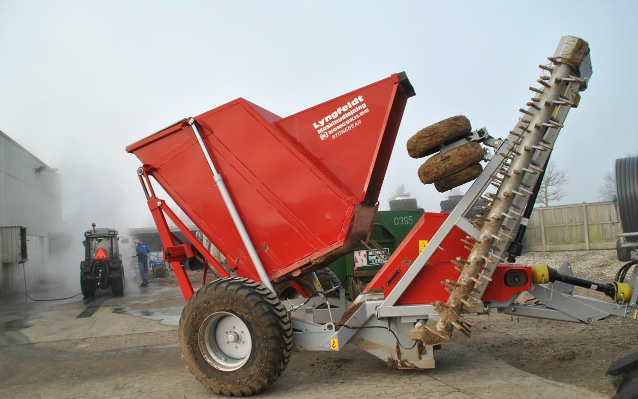 Lyngfeldt a/s med Stensamler ved Hadsten