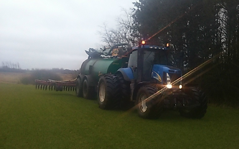 Lundager maskinstation aps med Græsnedfælder ved Ølgod