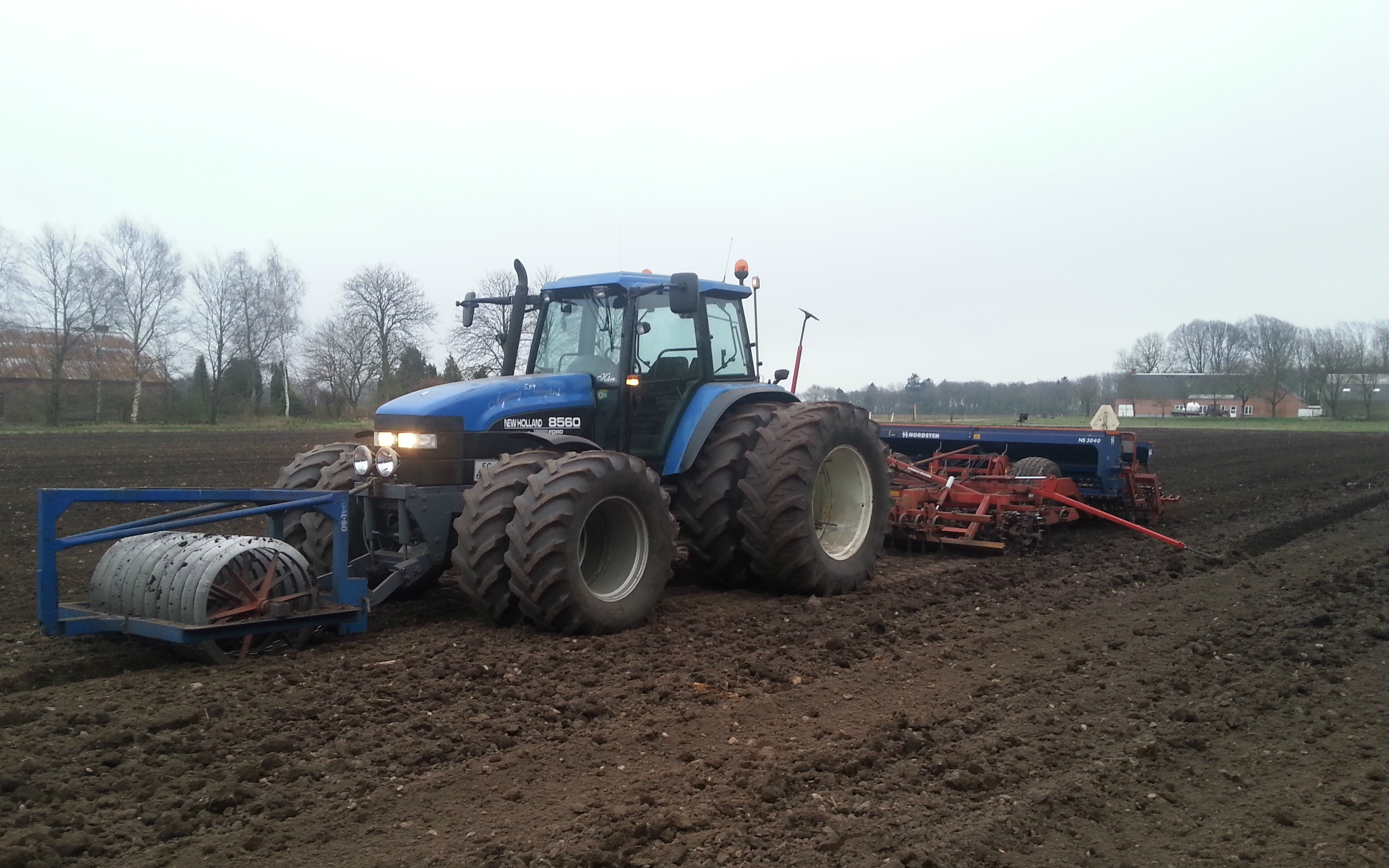 Agervig skovgård v/ kåre flye andersen med Såmaskine ved Varde