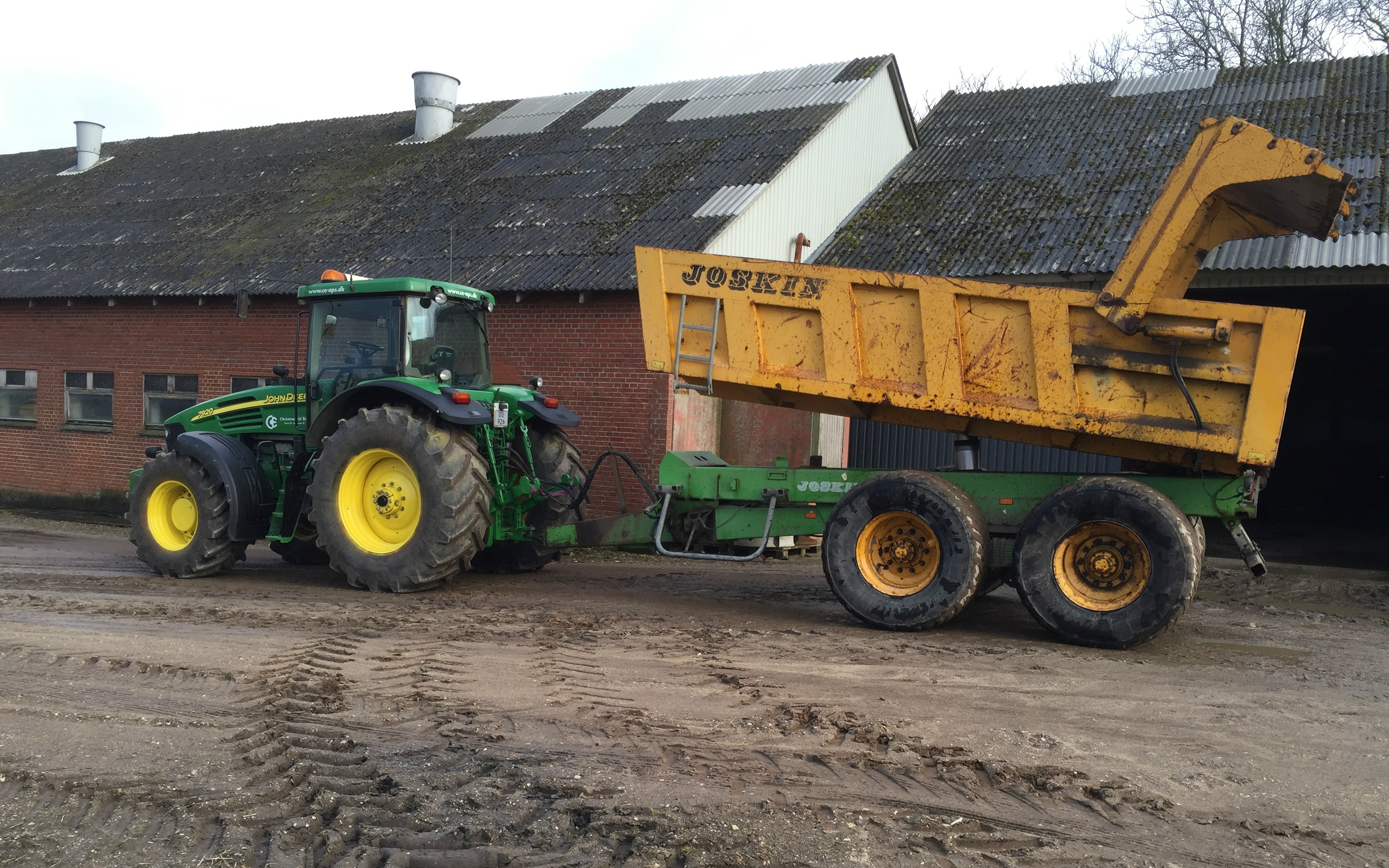 Christiansfeld entreprenør med Dumpervogn ved Christiansfeld