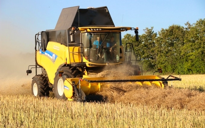 Risgårdens maskinstation med Mejetærskning ved Skals