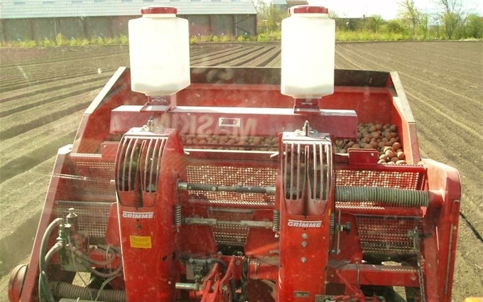 Risgårdens maskinstation med Kartoffellægger ved Skals