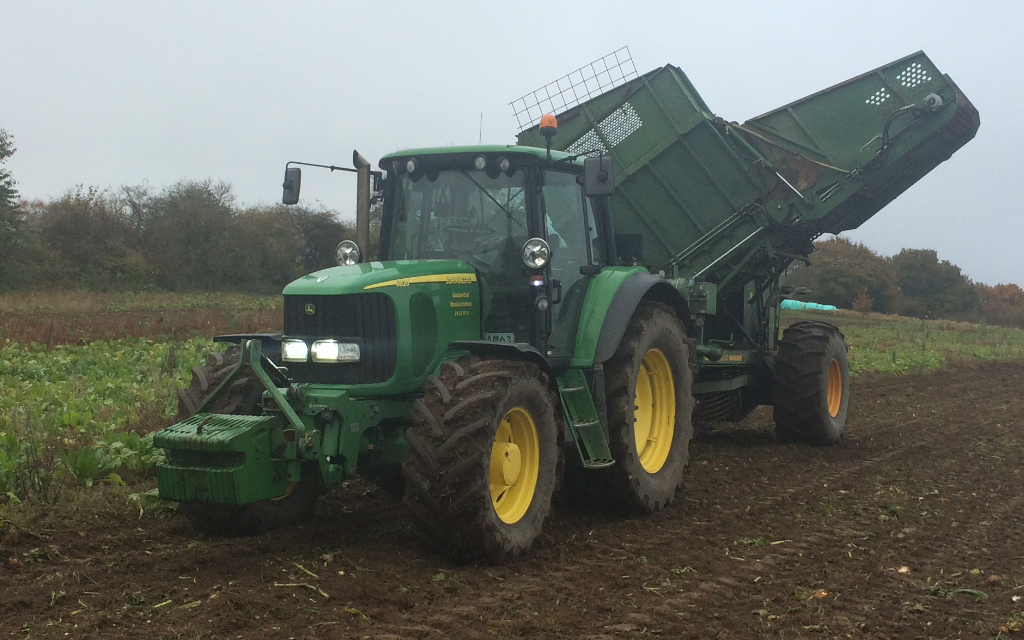 Kobberbøl maskinstation med Roeoptager ved Randbøldal