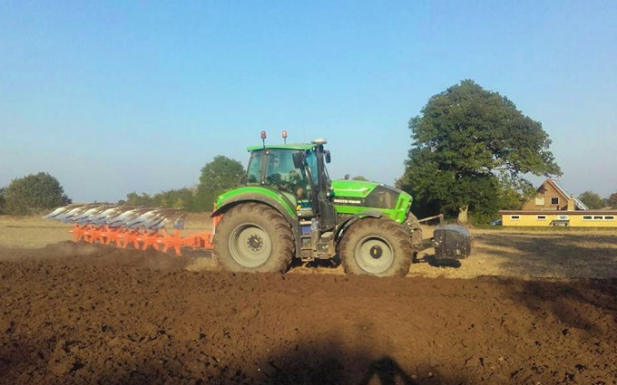 Varnæsløkke maskinstation og kloakmester aps med Plov ved Aabenraa