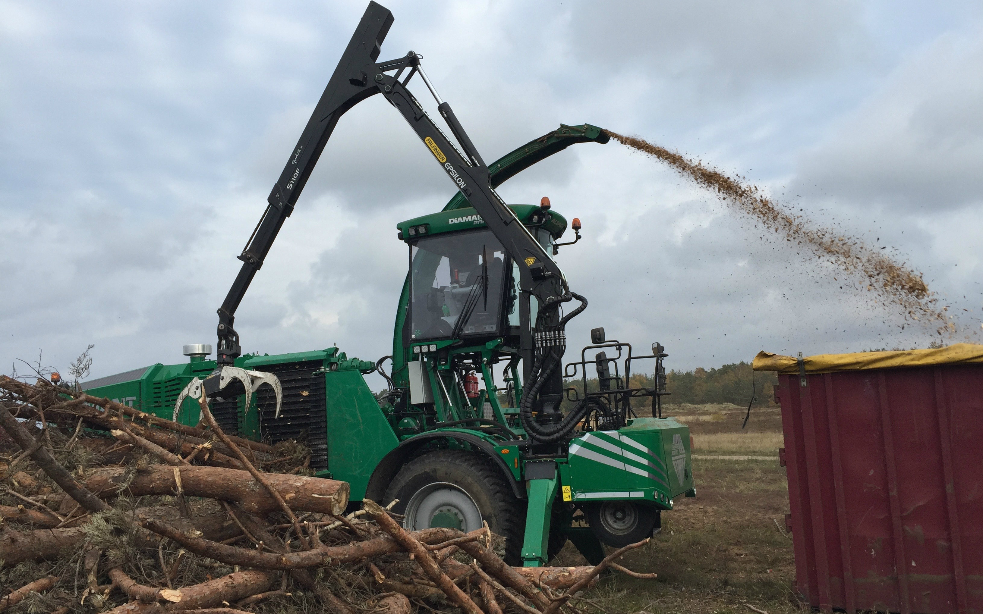Vognmand brian rasmussen med Flishugger ved Helsinge