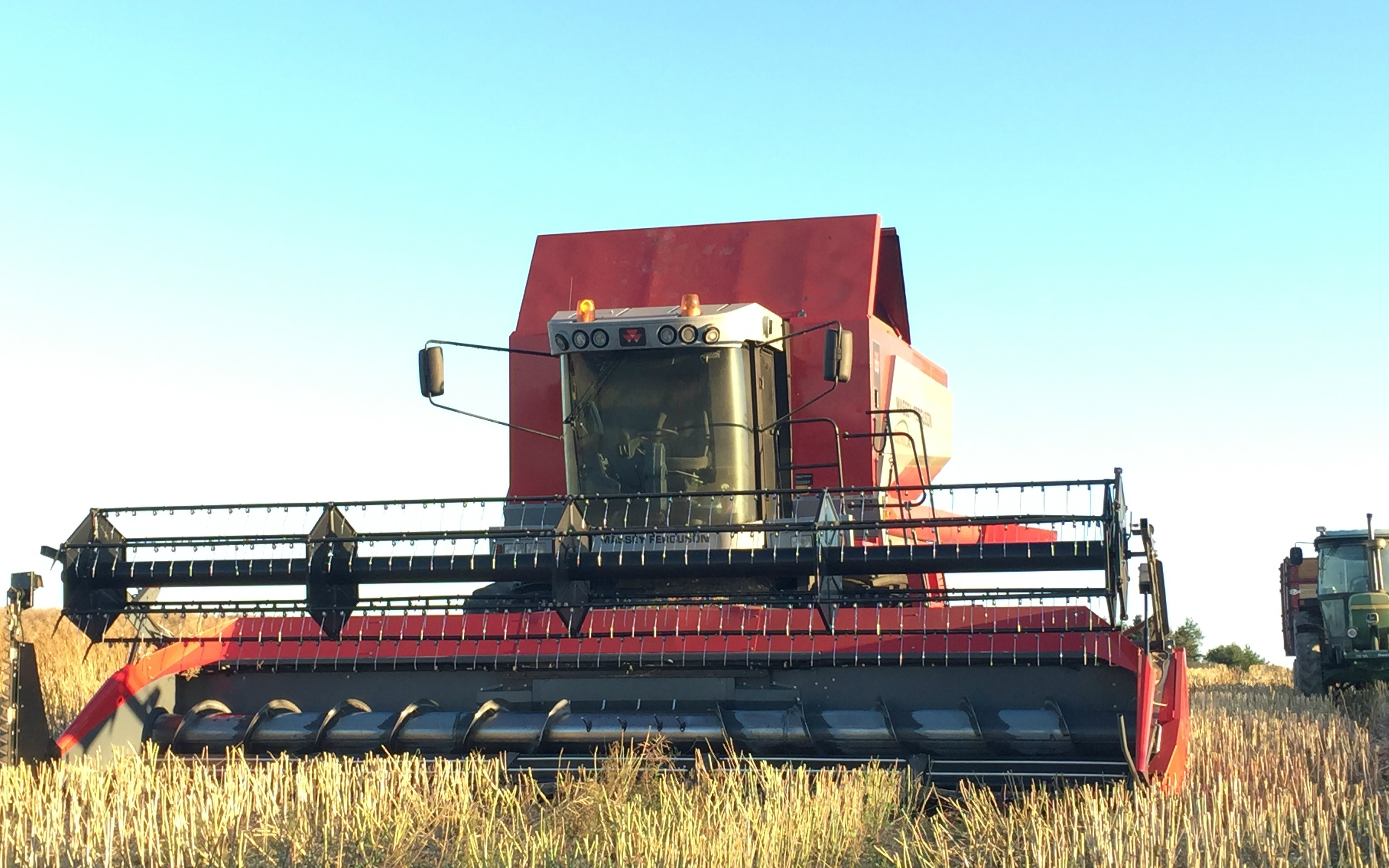 Kastanjegaarden med Mejetærskning ved Holbæk