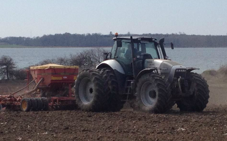 Stolbrolykke maskinstation aps med Såmaskine ved Nordborg