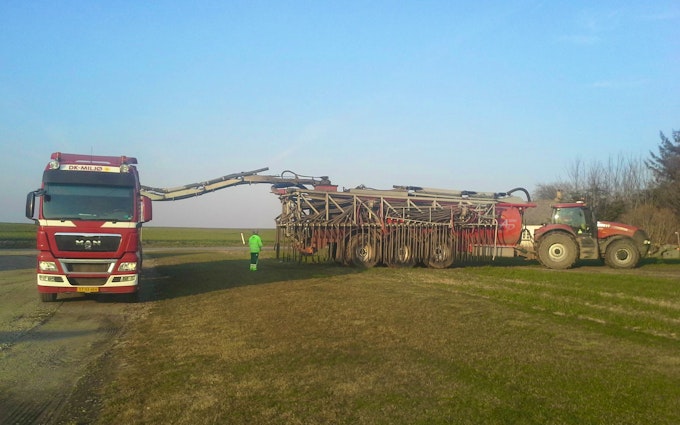 Niemanns maskinstation a/s med Gyllevogn med slangebom ved Tureby