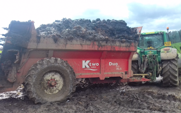 Seggons contractors with Manure/waste spreader at Loxhore