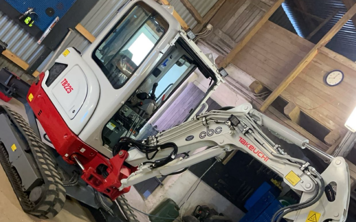 Lte entreprenør med Minigraver ved Horslunde