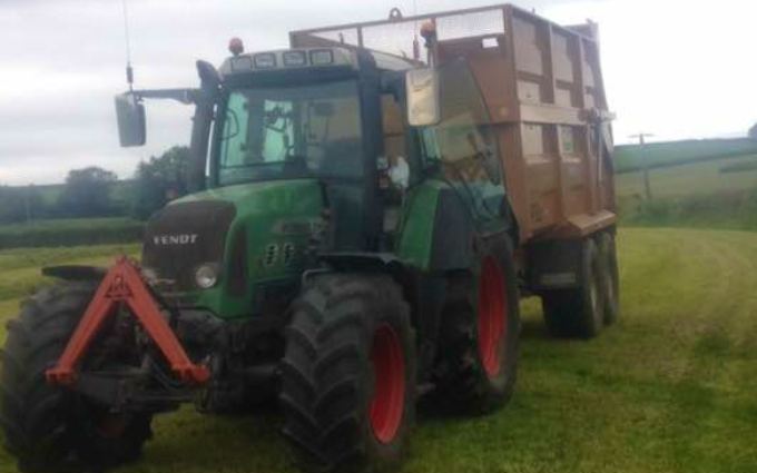 C r ellis contracting  with Silage/grain trailer at Axminster