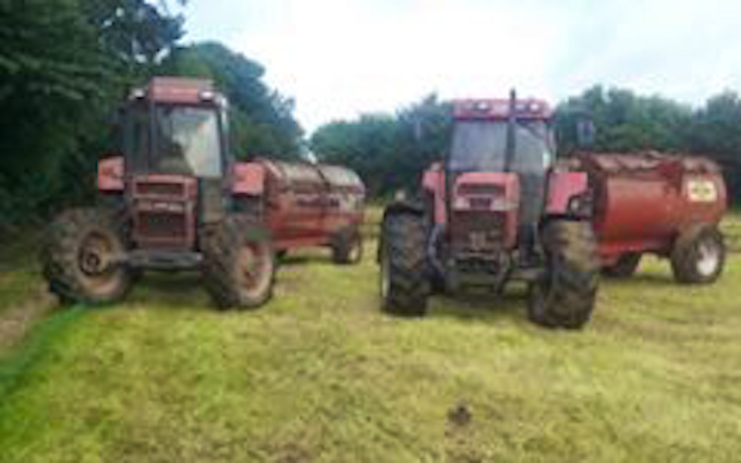 T howells agricultural services  with Manure/waste spreader at United Kingdom