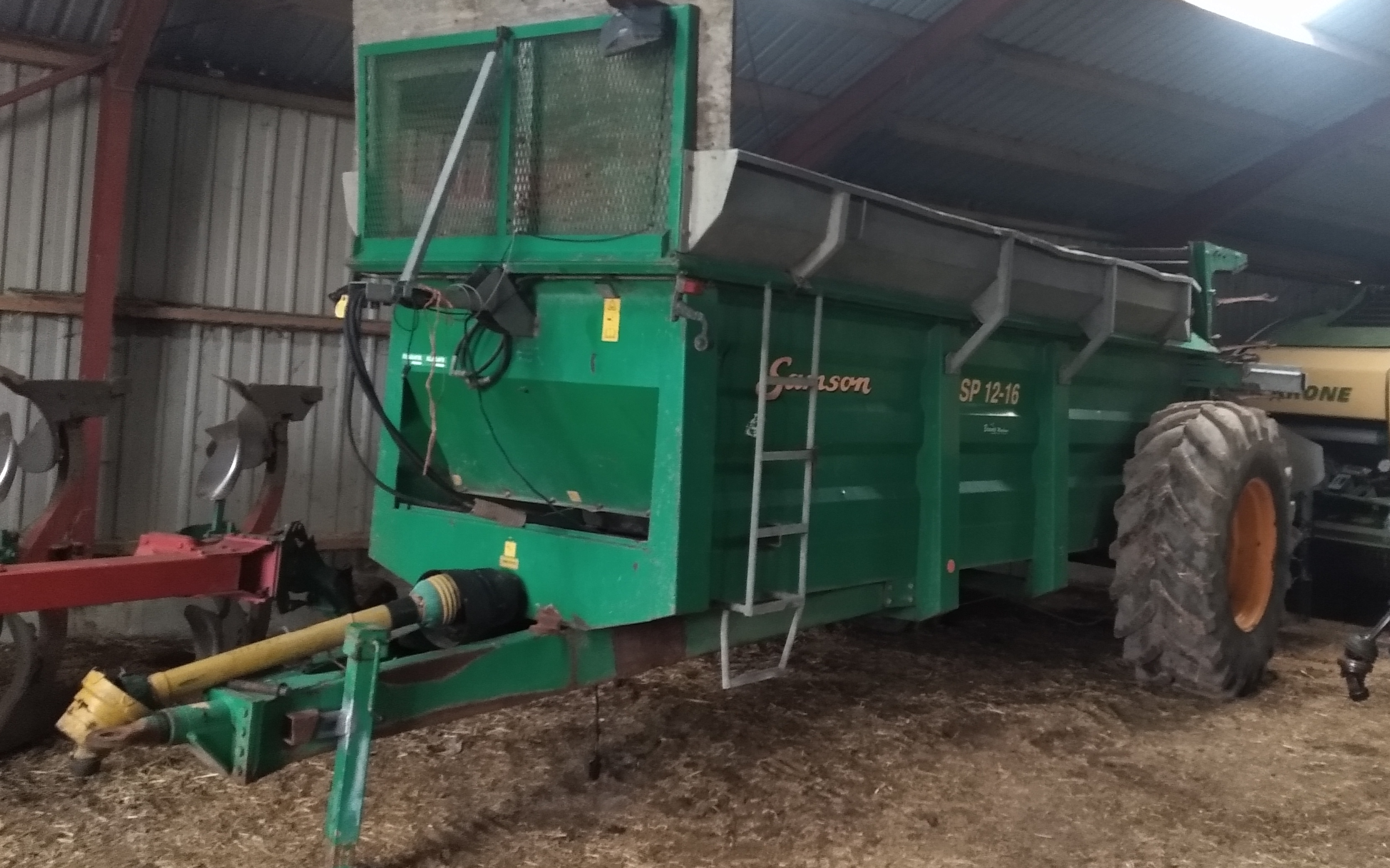 Kp maskinstation  med Møgspreder ved Jyderup