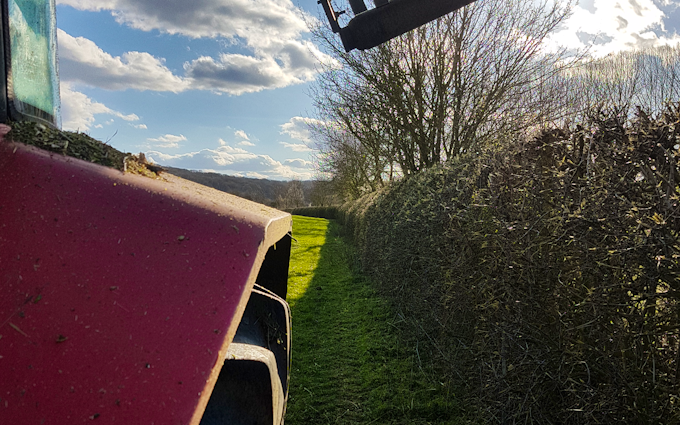D spratling services with Hedge cutter at Nether Broughton