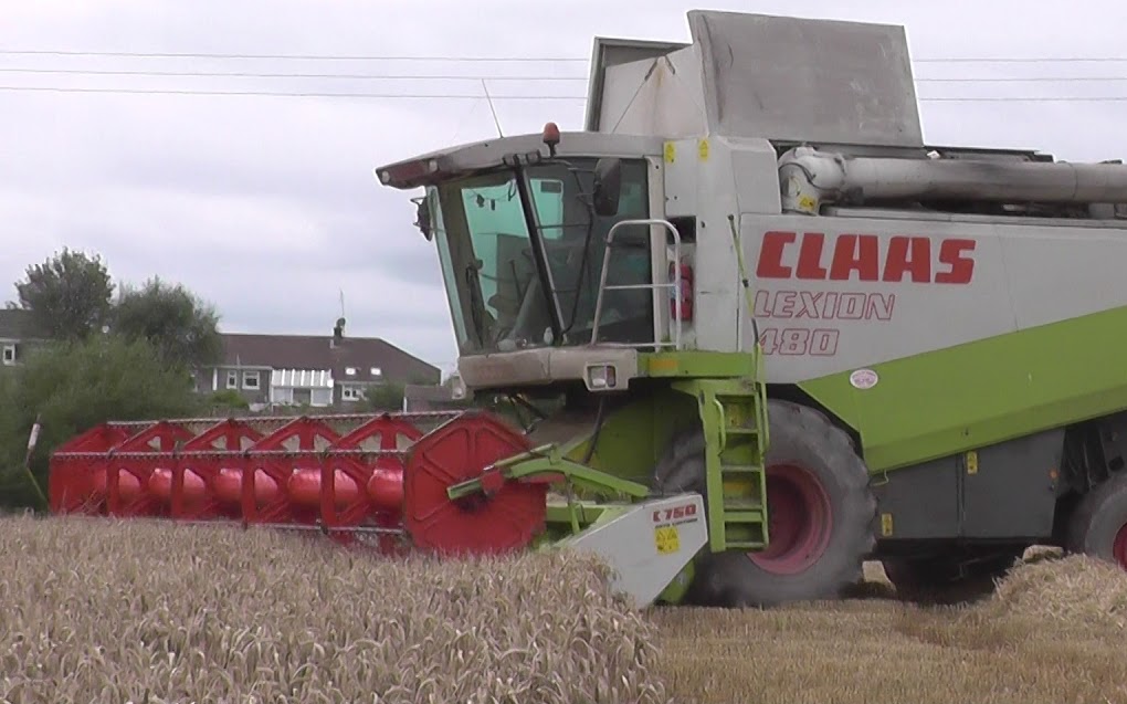Hovmand-hansen agro med Mejetærskning ved Stenlille