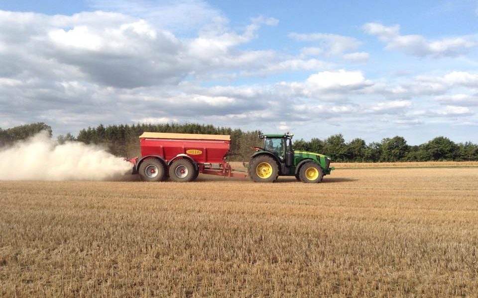 Allestrup maskinstation med Kalkspreder ved Nørager