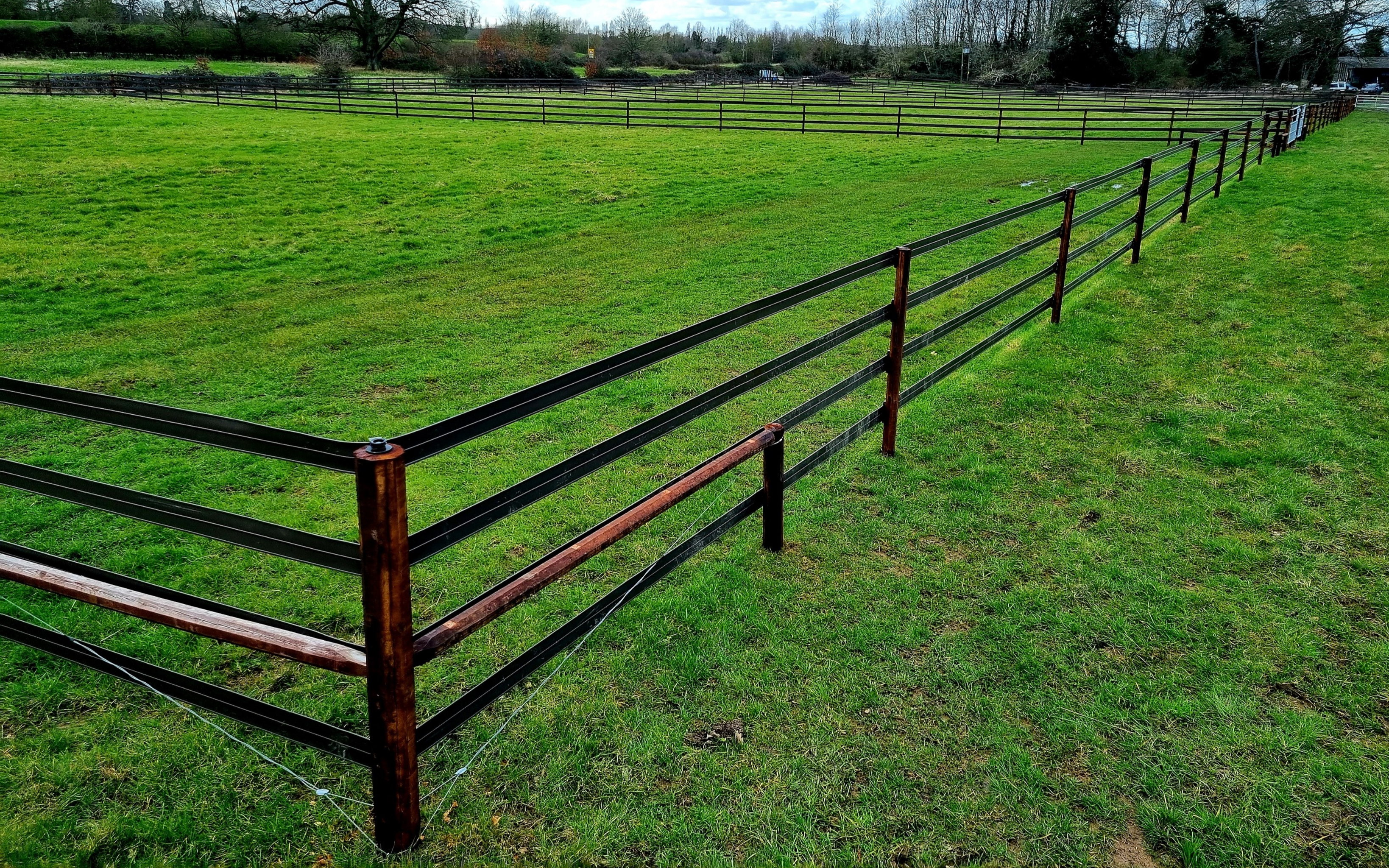 Cerberus land with Fencing at Swallowfield