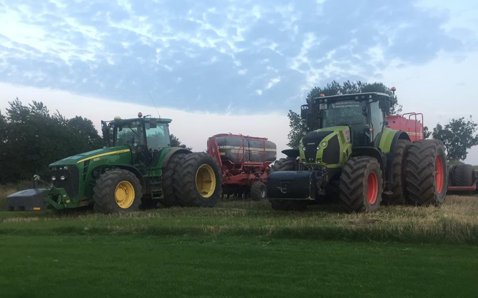 Maskinstation anders hansen aps med Såmaskine ved Odder