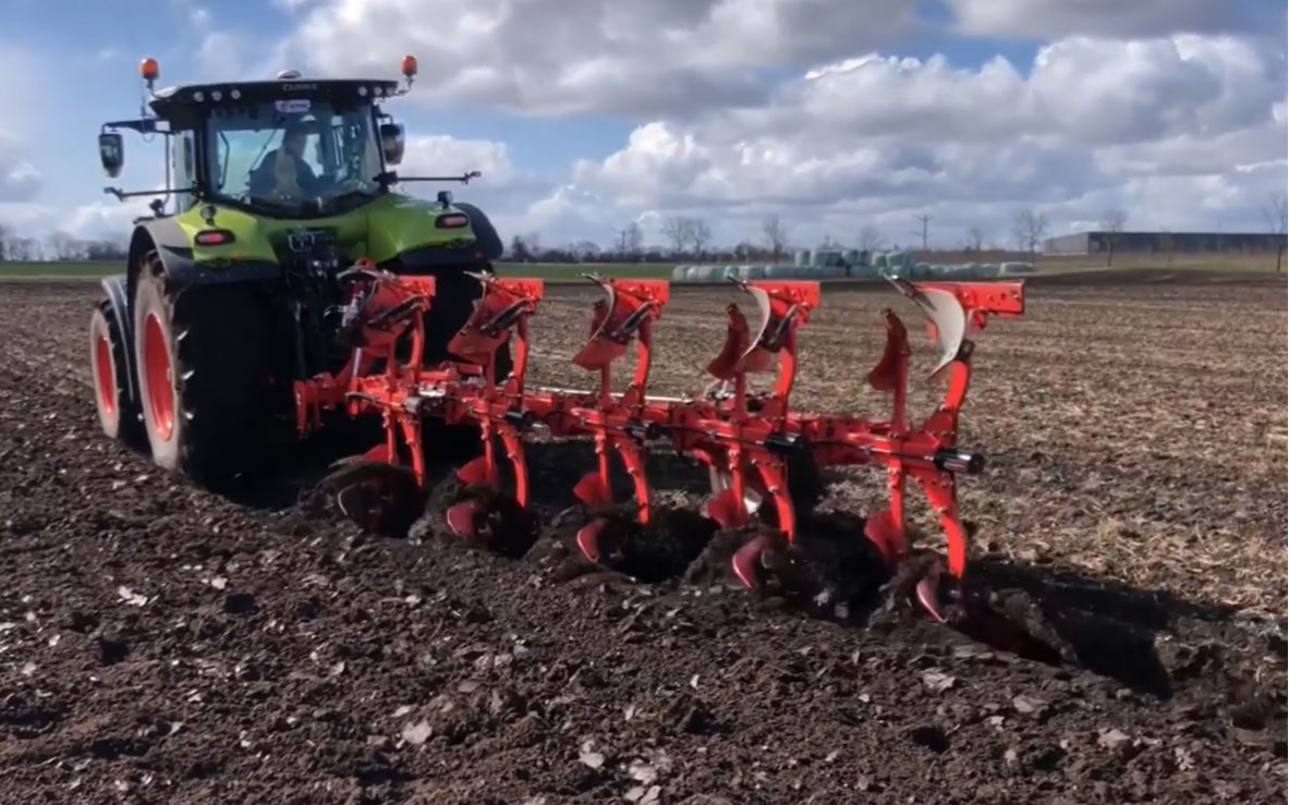 Tjele maskinstation med Plov ved Tjele