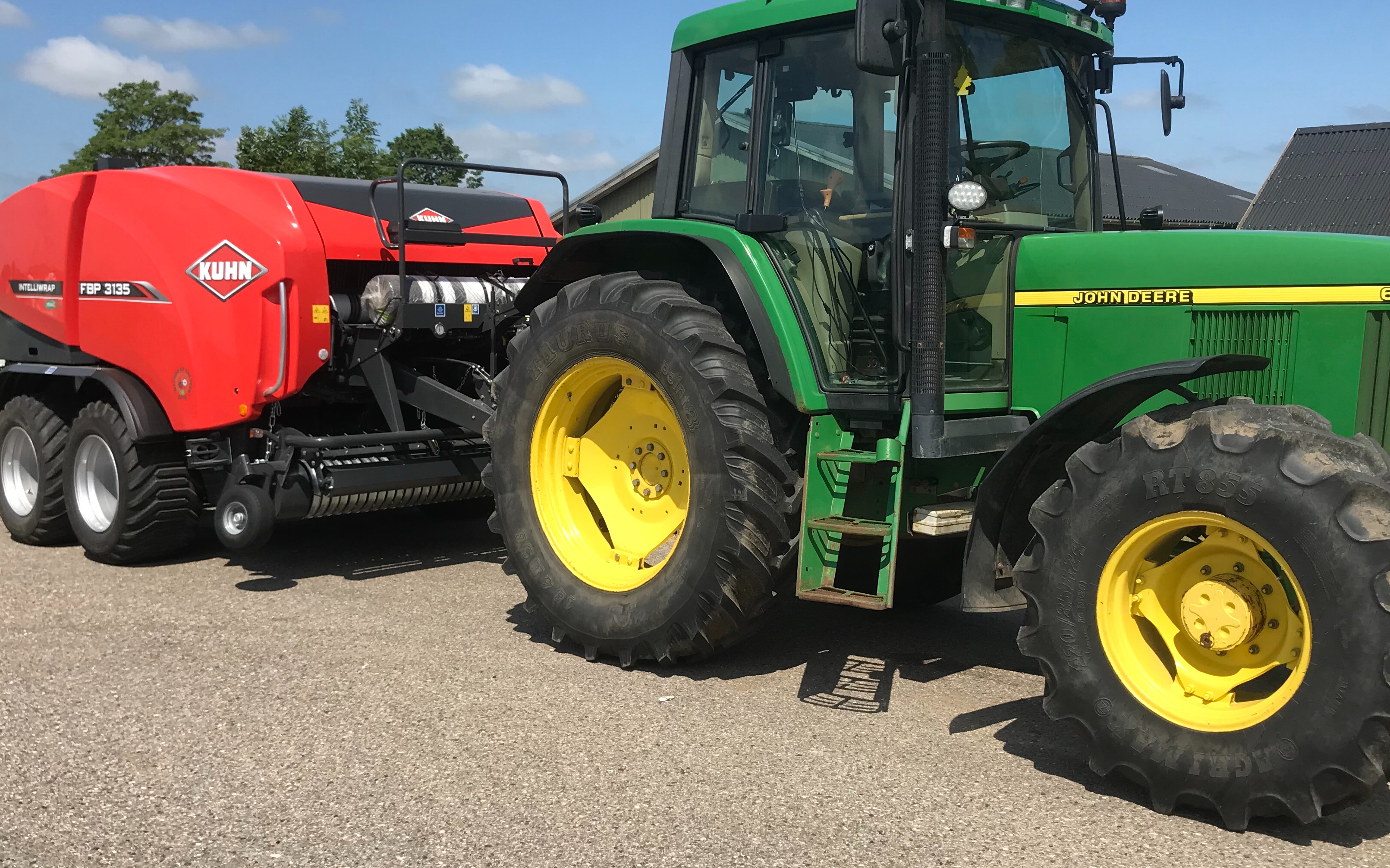 Kb græs service  med Wrapballepresser ved Hornsyld