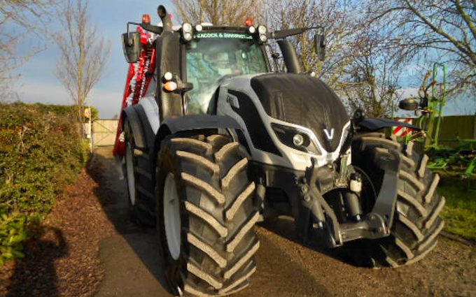 Specfarm solutions ltd with Tractor 201-300 hp at Crowle
