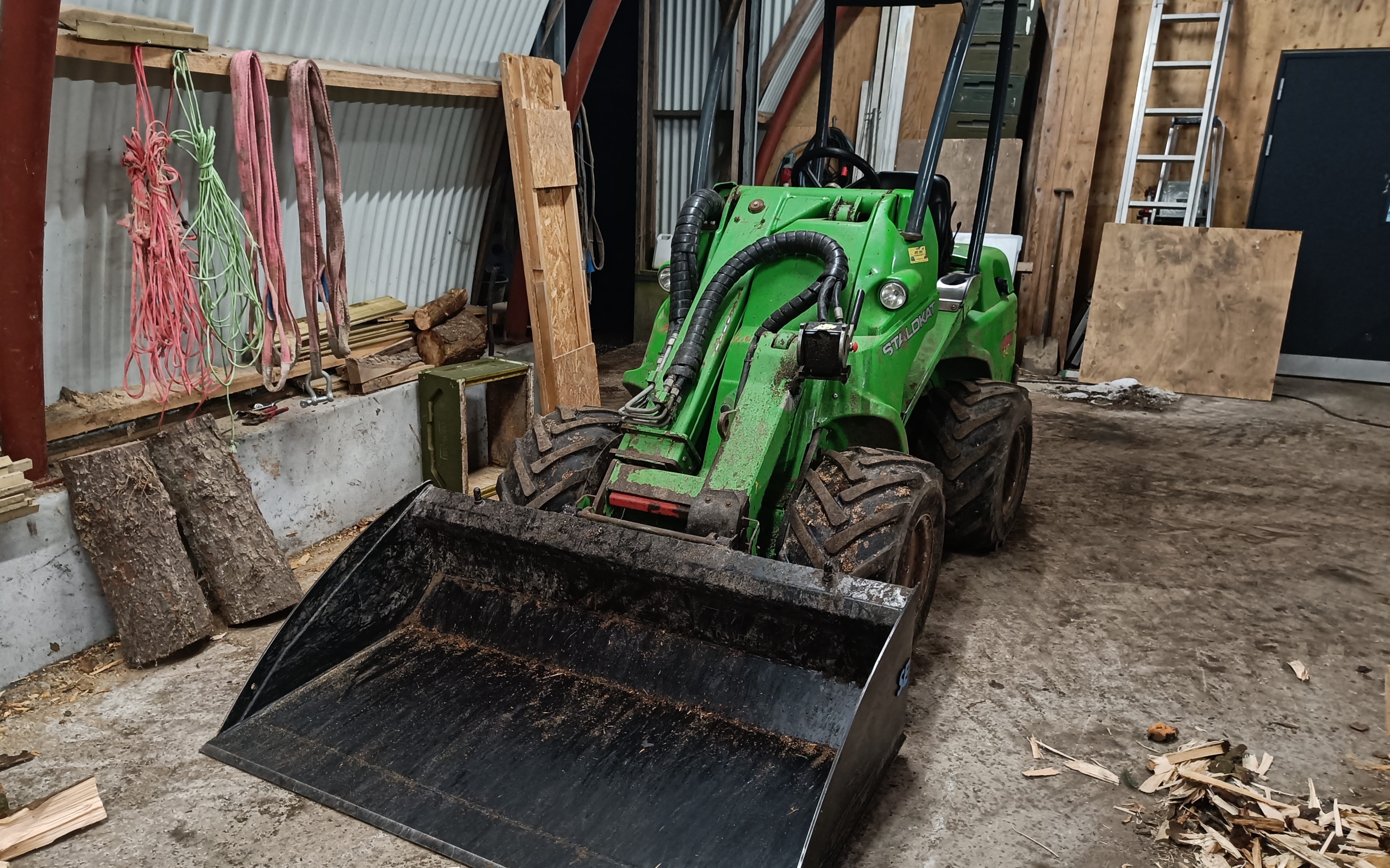 Mandogbil v/jens rom med Minilæsser ved Aabybro