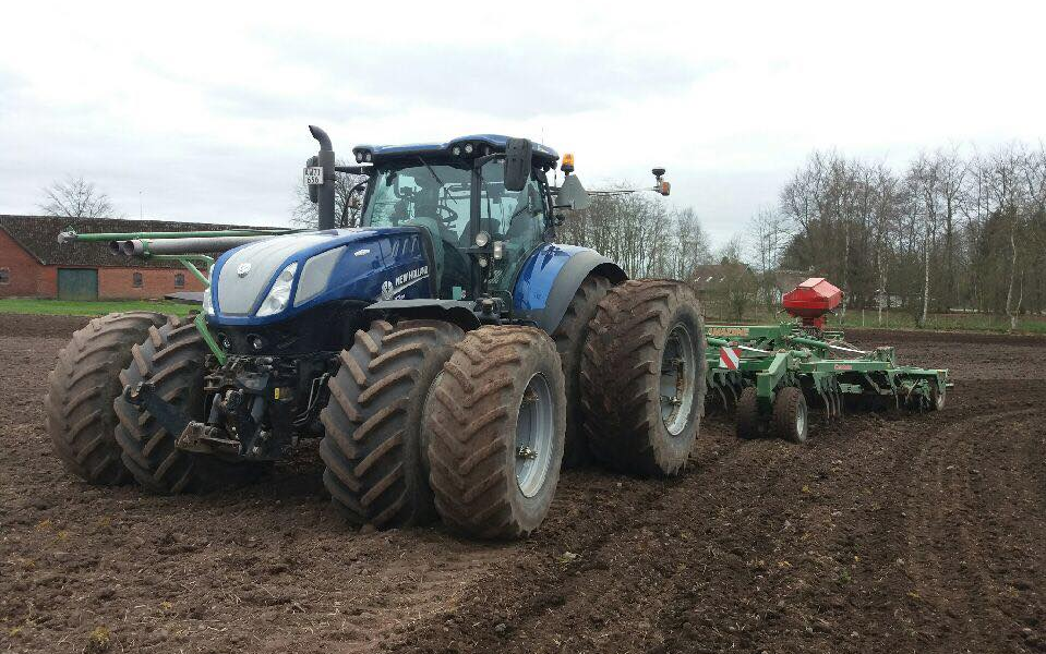 Dybmosegaard maskinstation med Stubharve ved Aarup