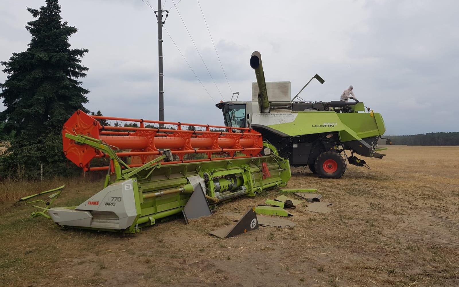 Lohnunternehmen ronny birnbaum mit Mähdrescher bei Herzberg (Elster)