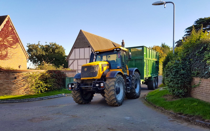 Richard taylor travel  with Silage/grain trailer at Saint Ippolyts