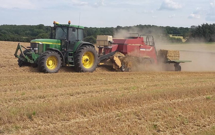 Anden´s agro service med Bigballepresser ved Slangerup