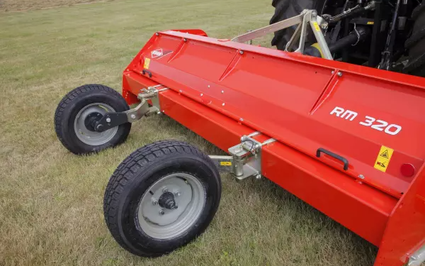 Ml agro med Knuser ved Snedsted