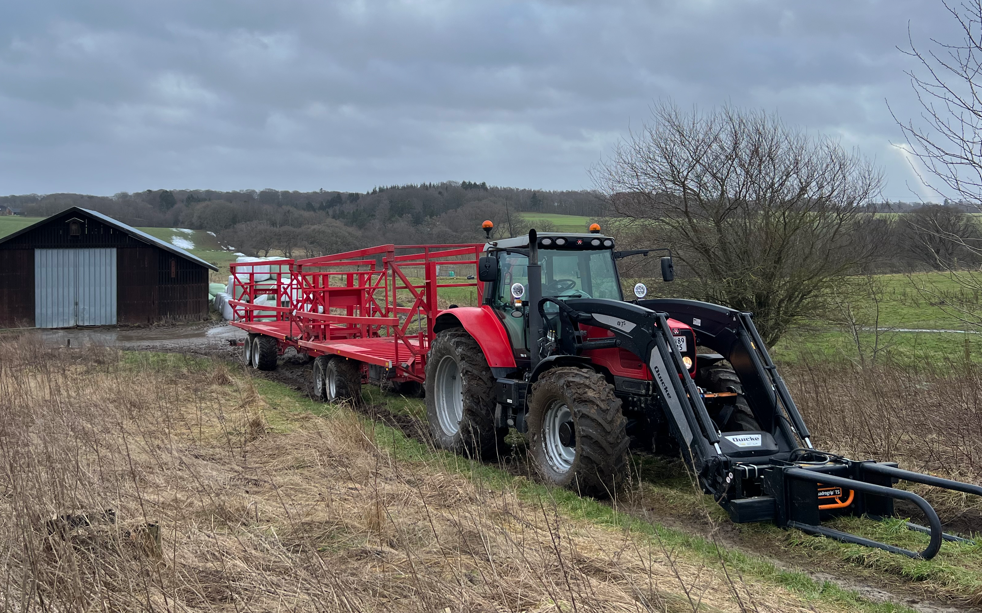 Lyngaa agro service med Halmvogn ved Hobro