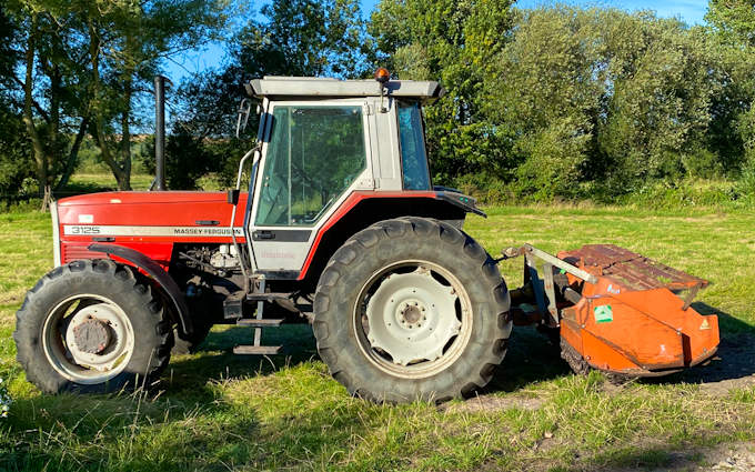Spurline engineering ltd with Tractor 100-200 hp at Wylye