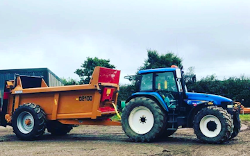 P j pengelly agricultural contracting  with Manure/waste spreader at Blackawton