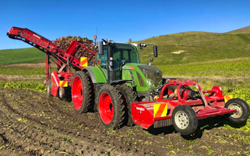 Bleeker ag services with Beet harvester at Otaio
