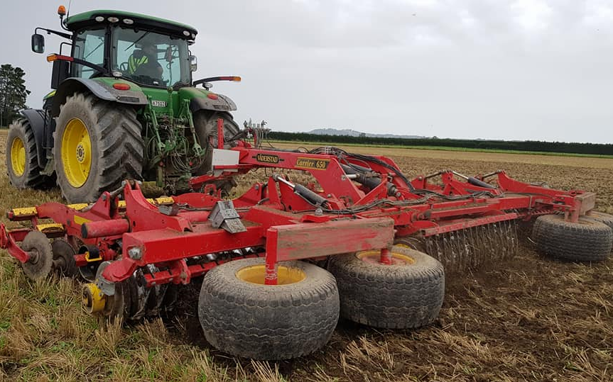 Chapman agriculture ltd  with Stubble cultivator at Cust