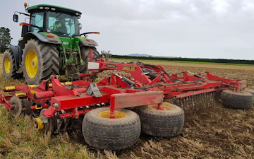 Chapman agriculture ltd  with Stubble cultivator at Cust