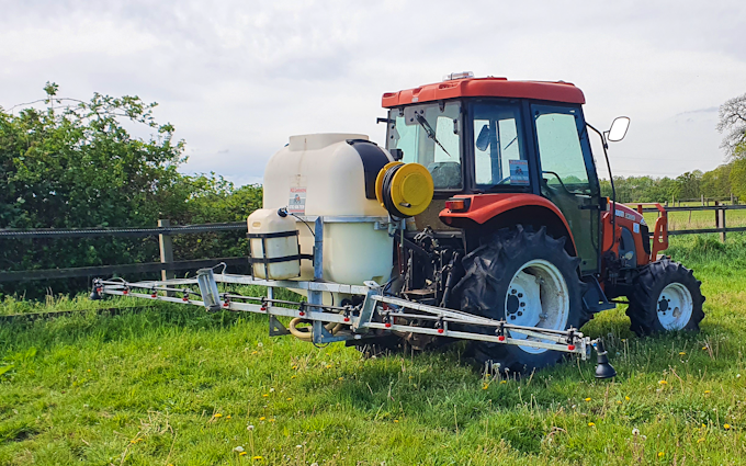 Acc contracting with Tractor-mounted sprayer at Bramley