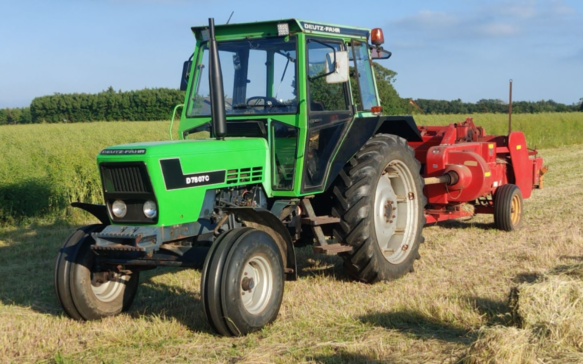 Søndergaard landbrug  med Småballepresser ved Brønderslev