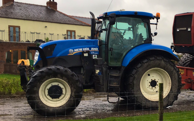 Moss carr farm services with Tractor 201-300 hp at Moss
