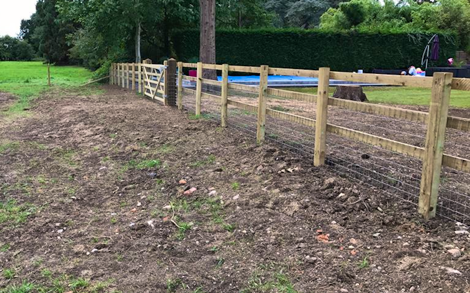Shaw countryside management services with Fencing at Bretforton
