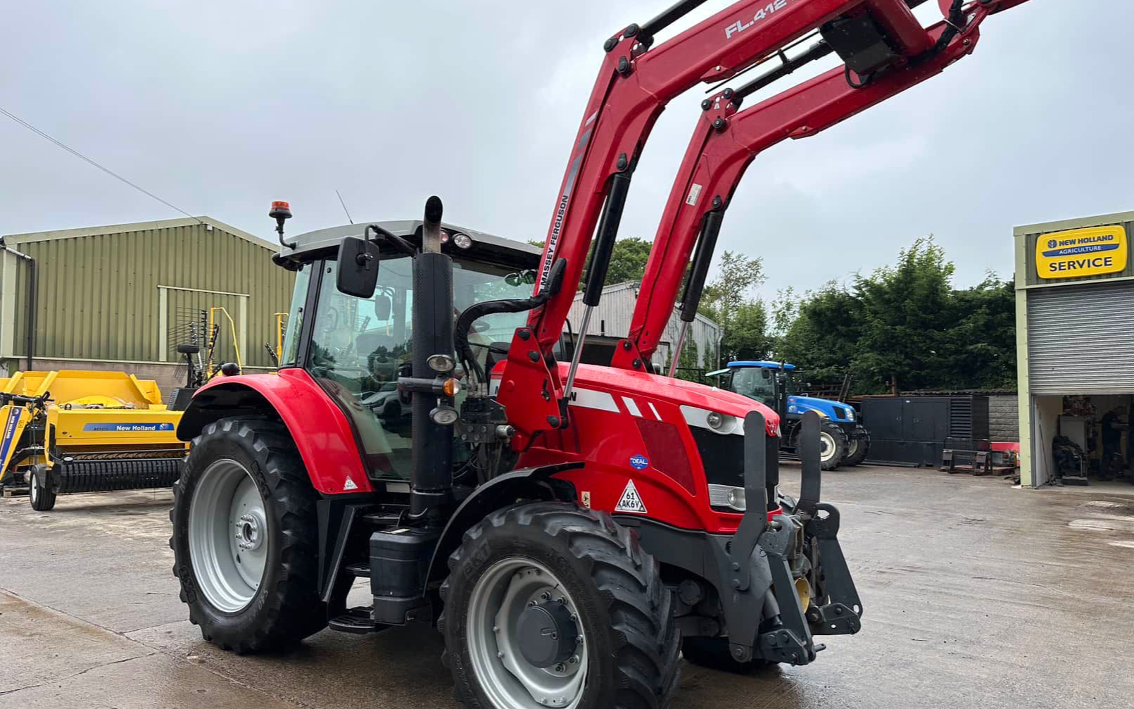 Jenx plant ltd with Tractor 100-200 hp at Clos Cefn Bryn