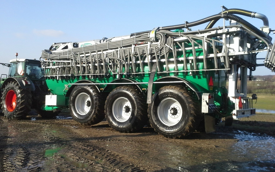 Dalbakkegaard med Gyllevogn med slangebom ved Øster-Ulslev